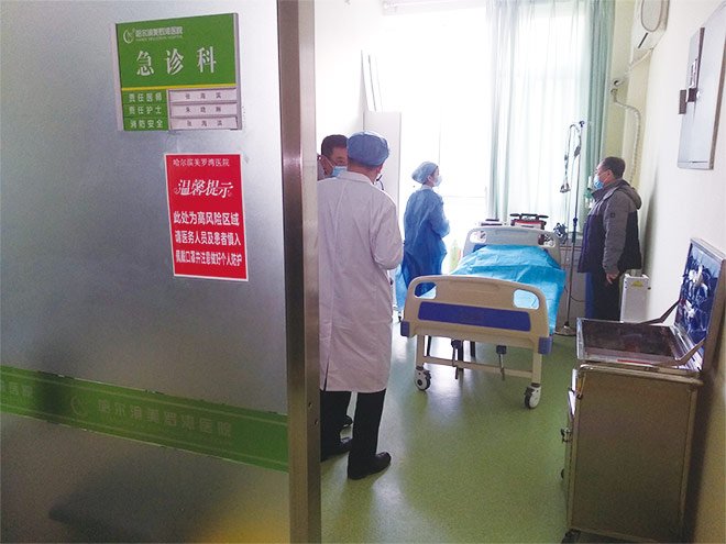 上图:检查团专家检查急诊室
